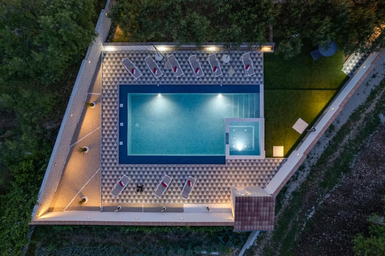 Apartman Strmota S Bazenom Sveti Filip i Jakov Exteriör bild