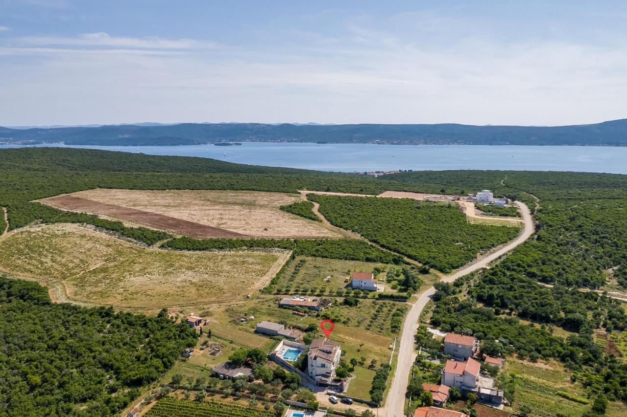 Apartman Strmota S Bazenom Sveti Filip i Jakov Exteriör bild