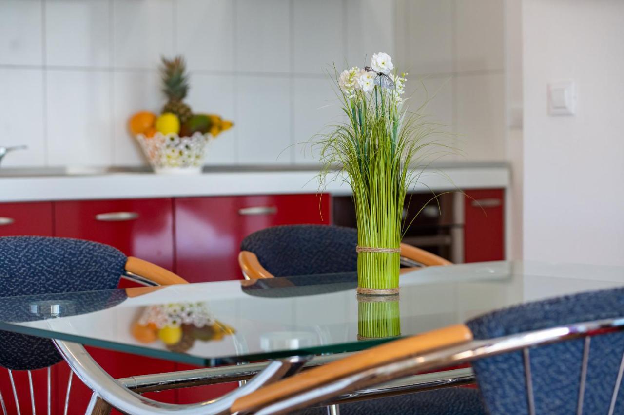 Apartman Strmota S Bazenom Sveti Filip i Jakov Exteriör bild
