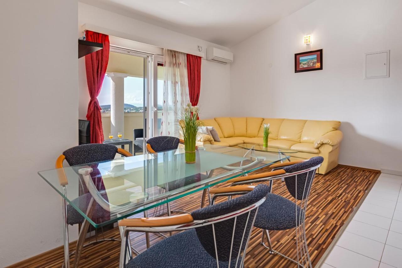 Apartman Strmota S Bazenom Sveti Filip i Jakov Exteriör bild