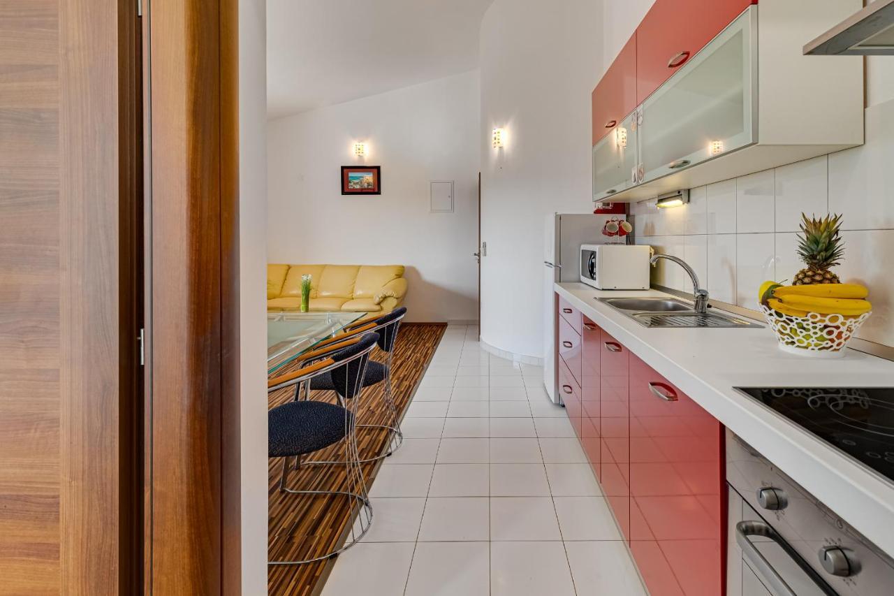 Apartman Strmota S Bazenom Sveti Filip i Jakov Exteriör bild