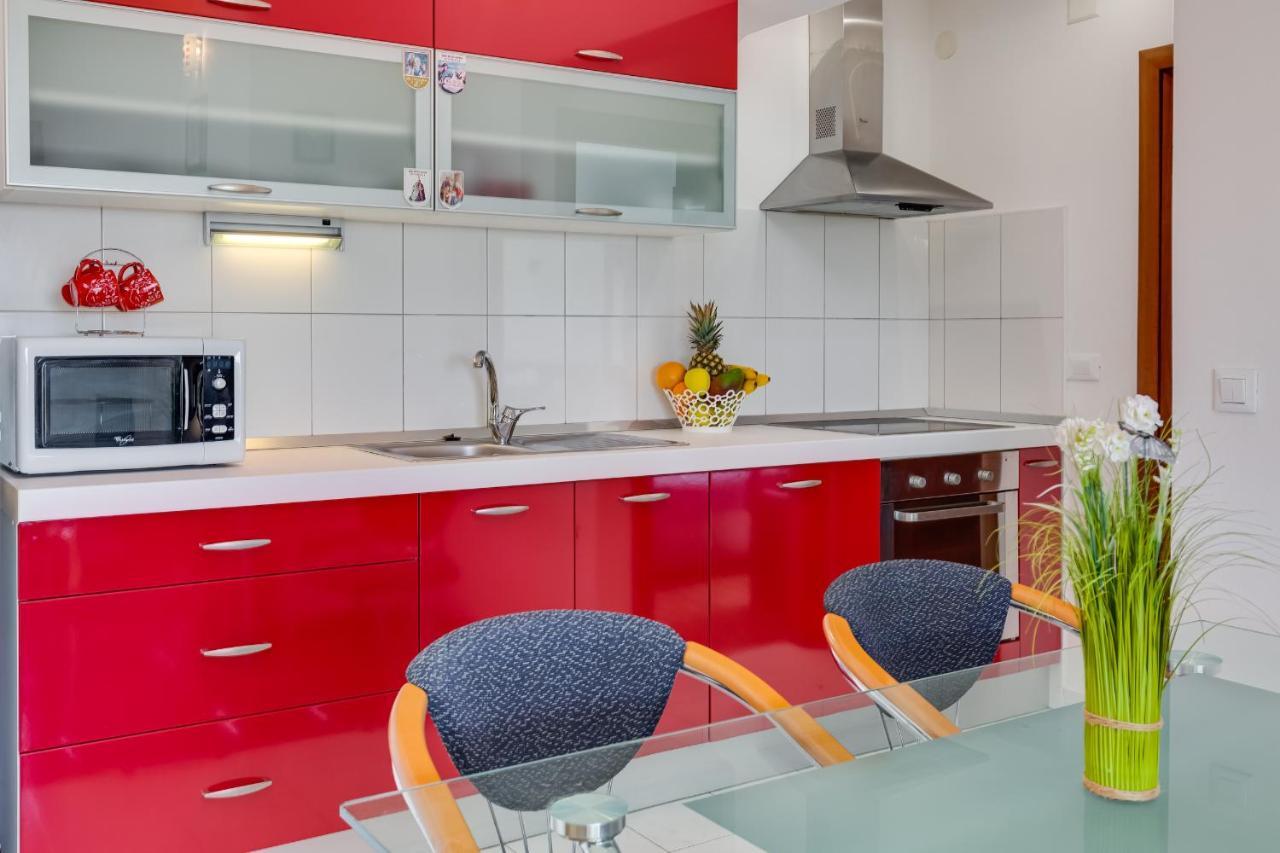 Apartman Strmota S Bazenom Sveti Filip i Jakov Exteriör bild