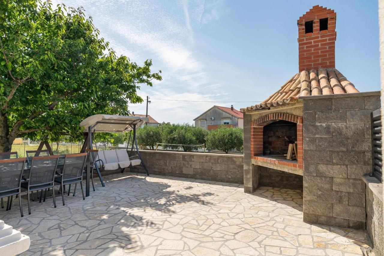 Apartman Strmota S Bazenom Sveti Filip i Jakov Exteriör bild